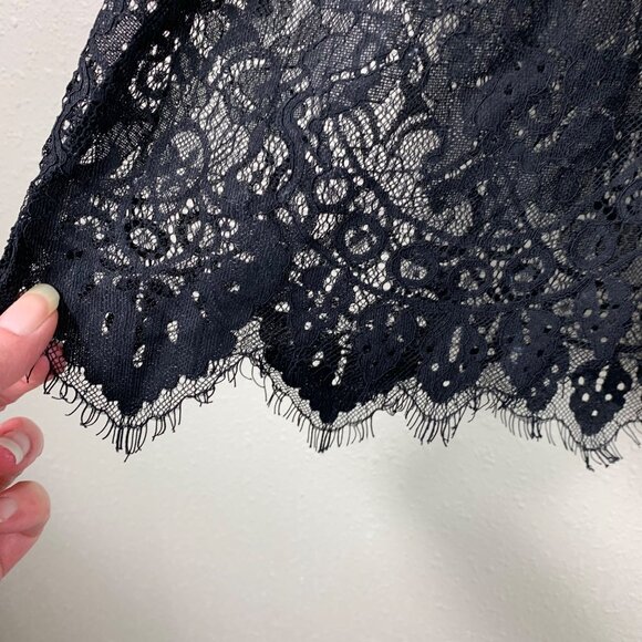 Paper + Tee Women’s Whimsigoth Sheer Dark Floral Top Size XL - Picture 3 of 6